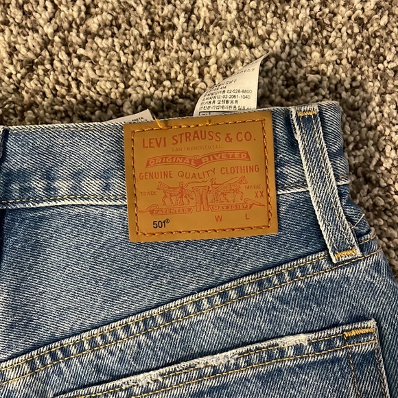 Levi’s Jean Shorts - Picture 3 of 5
